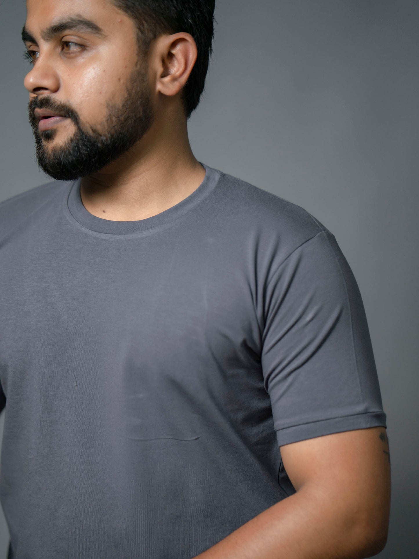 Charcoal Grey Refined Crew Neck Tshirt - The No Name Club