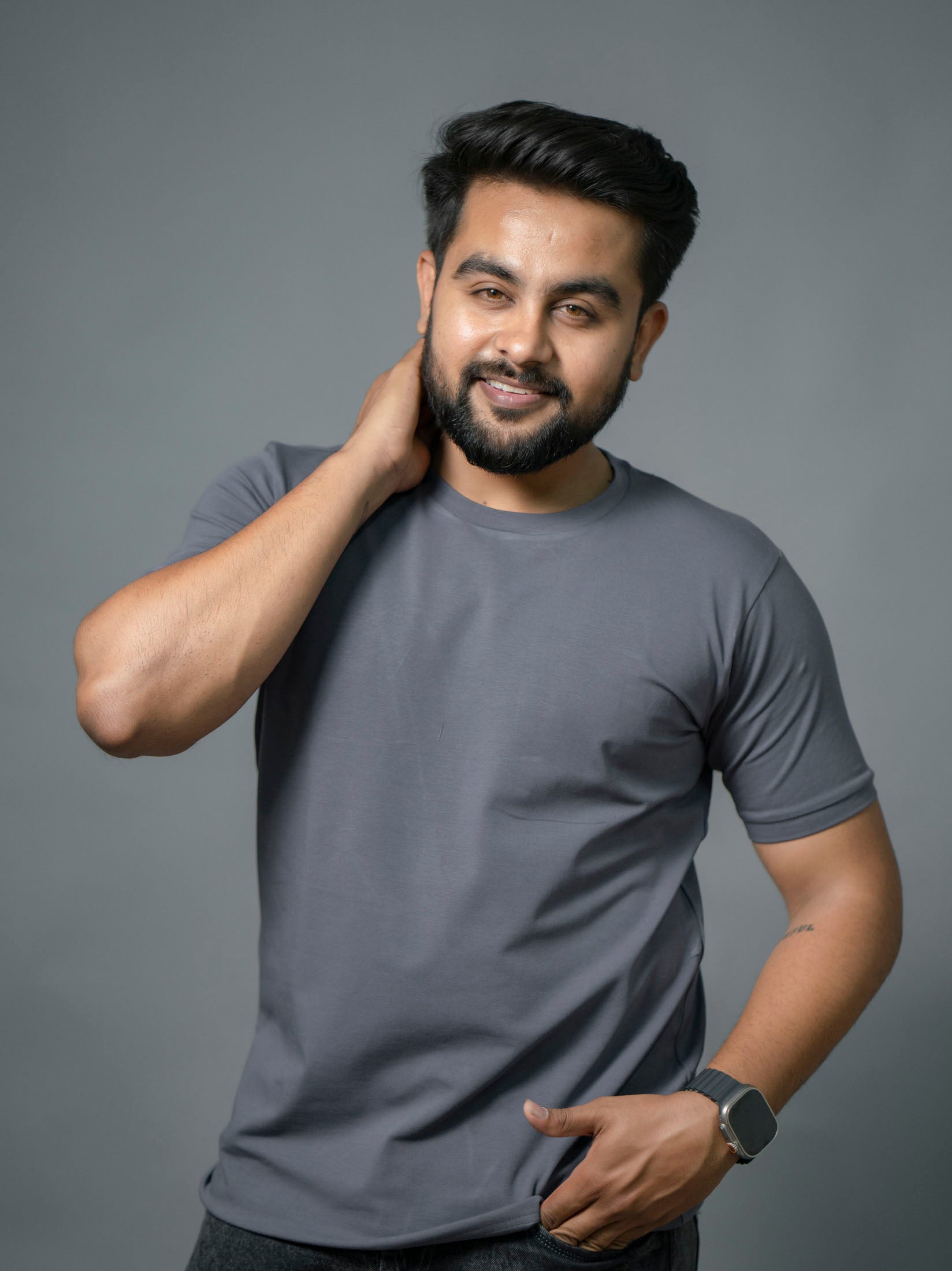 Charcoal Grey Refined Crew Neck Tshirt - The No Name Club